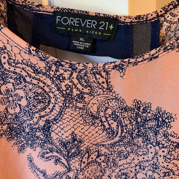 Paisley patterned top with open back - Picture 2 of 4